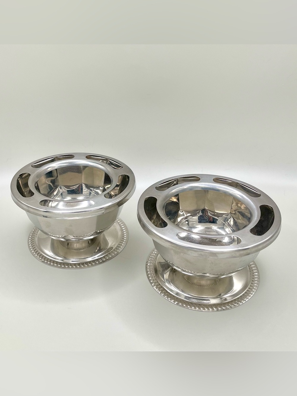 Pair Vollrath Stainless Steel Supreme Bowls 46701 Pedestal Soup Commercial Serve